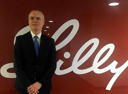 Eli Lilly impresiona inversores con ensayo clínico exitoso, impulsando sus acciones y destacando su liderazgo en innovación biotecnológica, con potencial de transformar el mercado farmacéutico.