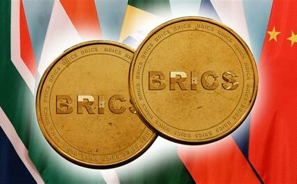 Las amenazas de aranceles de Trump fortalecen al dólar, debilitando las monedas BRICS y aumentando la incertidumbre en el comercio global.